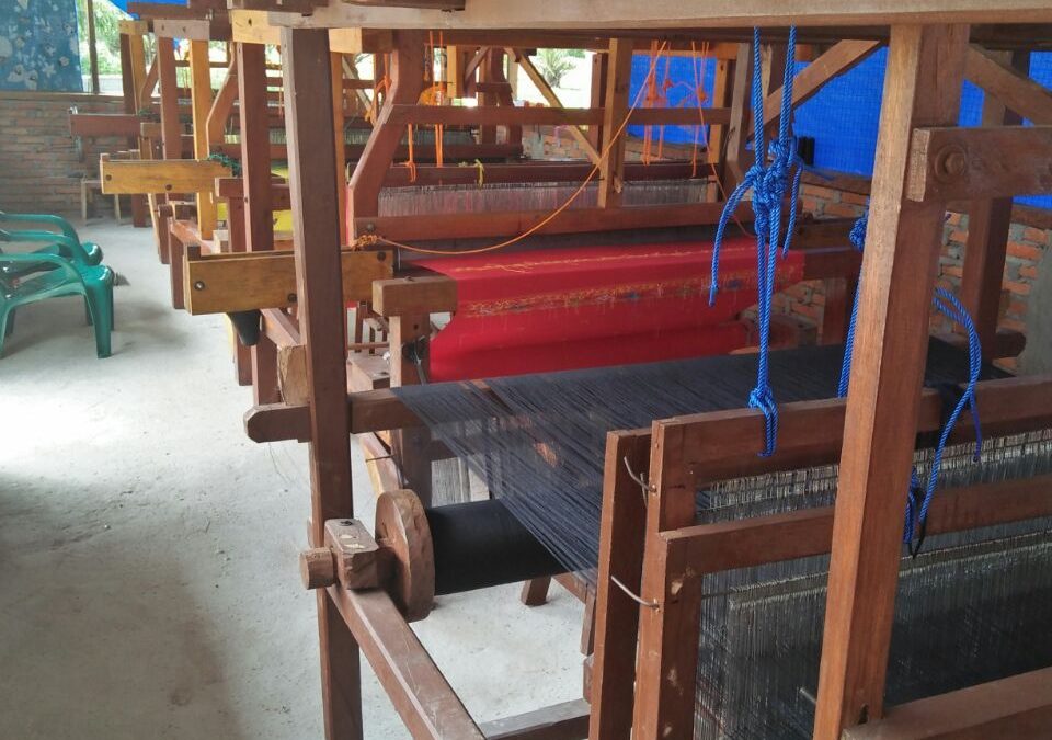 Desa Sipirok Baru Huristak Padang Lawas Genjot Produksi Batik Palas lewat Mesin Tenun BUMDes