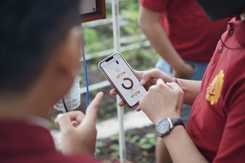 Pemerintah Desa Kukuh dan INSTIKI Hadirkan Smart Farming IoT yang Ringankan Kerja Petani