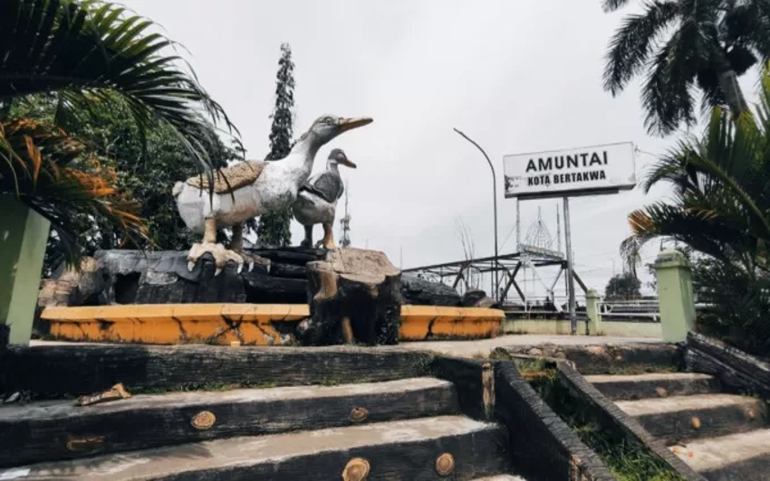 Desa Kembang Kuning Amuntai Tengah HSU Kembangkan Seni Kriya Gula Batu Itik Angkat Ekonomi Pengrajin Lokal